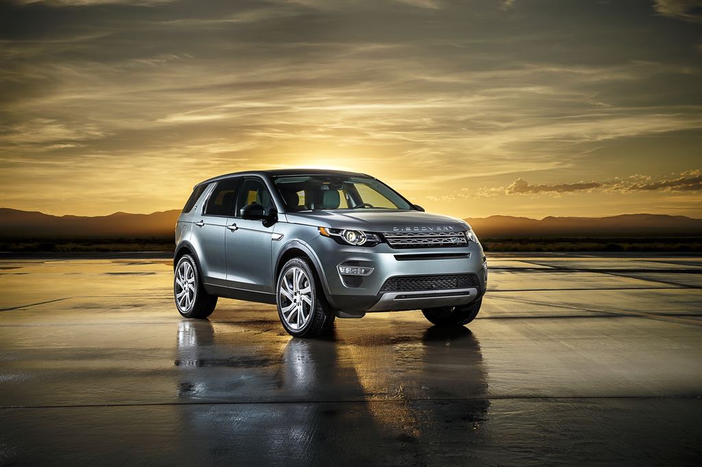 Der neue Land Rover Discovery Sport startet auf dem Weltraumbahnhof