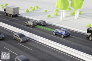 Foto © VW Die Adaptive Cruise Control hält nicht nur die Geschwindigkeit wie ein Tempomat, sondern auch den vorgegebenen Abstand zum Vordermann, mithilfe von Radar-, Laser- und/oder Kamerasensoren