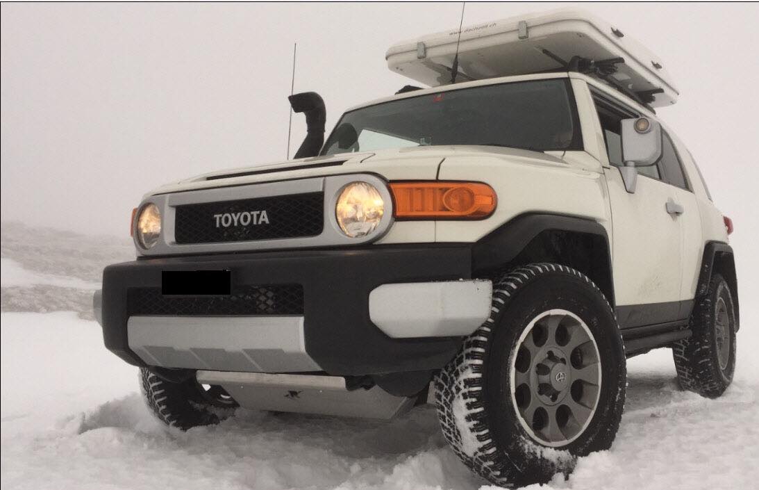 Toyota FJ Cruisers Snow