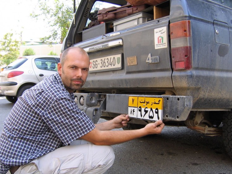 Ein Paar reist mit einem Toyota Landcruiser von der Schweiz nach Bangladesch und zurück.