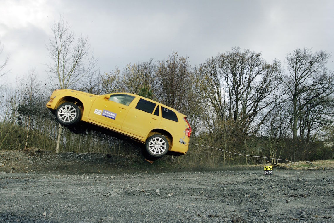 Neuer Volvo-Crashtest: ab durch den Graben