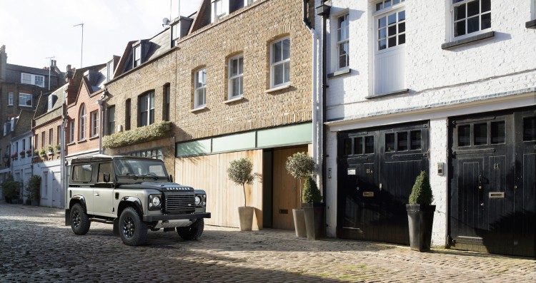 Land Rover DEFENDER „CELEBRATION“ SERIE Autobiography