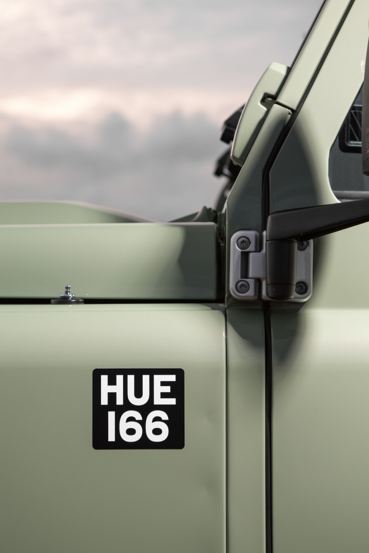 Land Rover DEFENDER „CELEBRATION“ SERIE Heritage