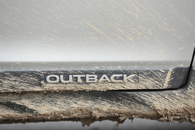 Subaru Outback 2015 sign