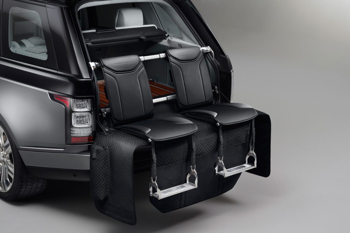 Range Rover SVAutobiography mit optionalem Klappstuhl