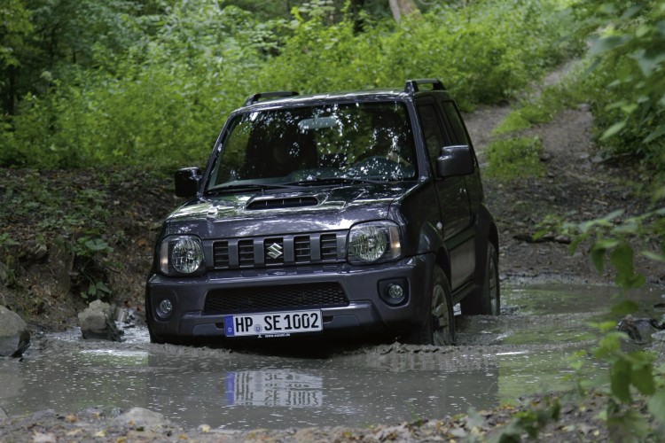 Suzuki Jimny 2015 QuelleSuzuki.jpg