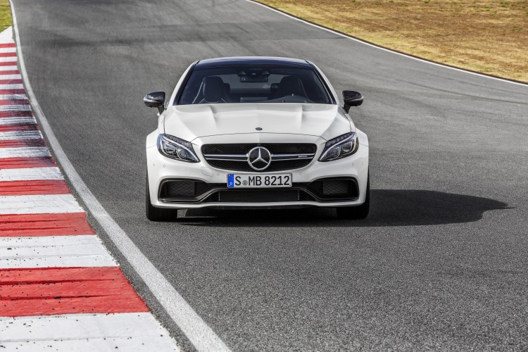 4x4Schweiz News: Mercedes-AMG C 63 Coupé auf der Geraden der Teststrecke