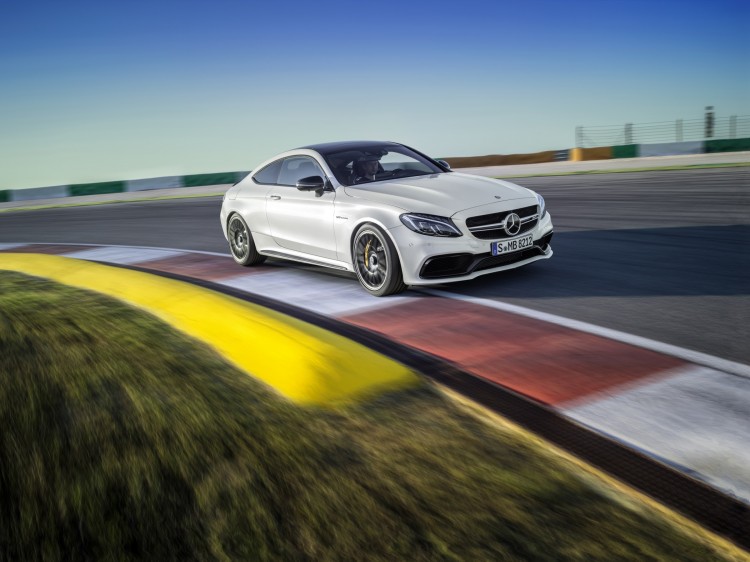 4x4Schweiz News: Mercedes-AMG C 63 Coupé auf der Teststrecke in der Kurve