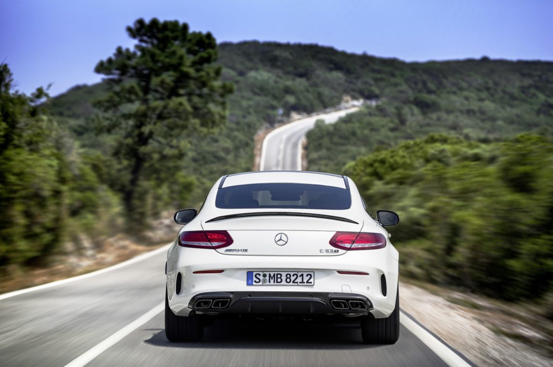 4x4Schweiz News: Mercedes-AMG C 63 Coupé auf einer langen Landstrasse