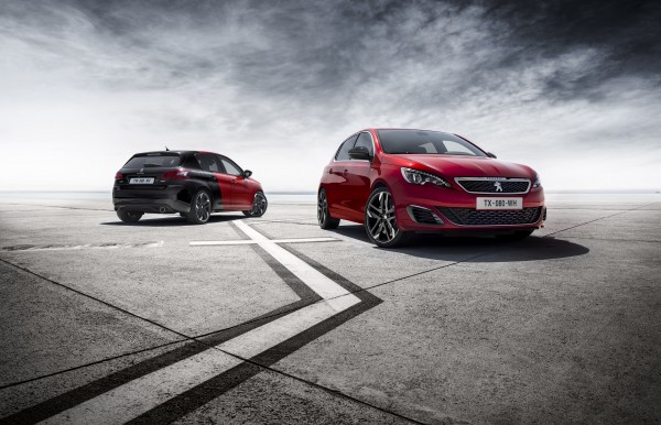 Peugeot präsentiert ein sportliches und junges Line-up. Am Stand C03 in der Halle 3 sowie am Aussenstand vor dem Eingang in die Messehallen steht der Peugeot 308 GTi by Peugeot Sport als Schweizer Premiere. Er entwickelt aus einem 1,6-Liter-THP-Motor 270 PS und 330 Nm maximales Drehmoment und ist serienmässig u.a. mit einem Torsen-Sperrdifferential und spezifischer Fahrwerkabstimmung ausgestattet. Auf die Besucher wartet ein weiteres sportliches Highlight: Zum Abschied des Sportcoupés RCZ, lanciert Peugeot für die Schweiz eine exklusive limitierte Auflage mit dem Namen RCZ R Swiss Racing. Die auf 22 Stück limitierte und nummerierte Sonderserie basiert auf dem RCZ R THP 270