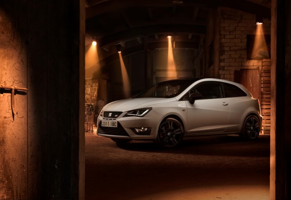 Erst kürzlich feierte der Ibiza CUPRA an der IAA in Frankfurt seine Weltpremiere. Die Besucher der Auto Zürich können nun die sportlichste Version des Ibiza Modells bewundern. Ebenfalls Schweizer Premiere feiert das Sondermodell Alhambra “FR LINE”. In der Greencar Lounge wird erstmals in der Schweiz der Leon ST TGI mit DSG-Getriebe zu bewundern sein. Als weiteres Highlight wird der Schweizer Rennfahrer Stefano Comini, Leader der TCR Series, mit einem Rennsimulator am SEAT Stand für Racing-Atmosphäre sorgen.