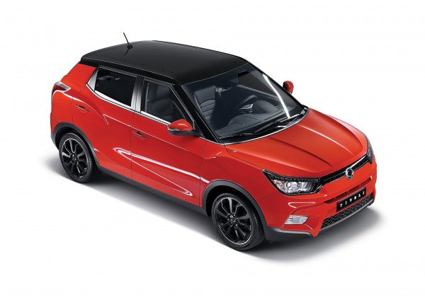 Der Kompakt-SUV SsangYong Tivoli bietet benutzerfreundliche Elektronik, Platz für fünf Personen und einen der grössten Innenräume seiner Klasse. Ab sofort steht die gesamte Modellpalette zur Verfügung: 2 Motoren (Diesel/Benzin), 2 Getriebevarianten (manuell/automatisch) und 2 Antriebsarten (4WD/2WD). Alle Möglichkeiten sind frei miteinander kombinierbar. Unter der Haube des SUV-Crossover Korando Modelljahr 2016 schlägt ein neues Herz. Die zwei neuen Antriebe nach Euro-6-Norm sind ein 2,2-Liter-Diesel- (178 PS / 400 Nm) oder 2,0-Liter-Benzinmotor. Jeweils kombinierbar mit einem 6-Gang-Schalt- oder Automatikgetriebe, das schnelle Gangwechsel und eine verbesserte Laufkultur garantiert.