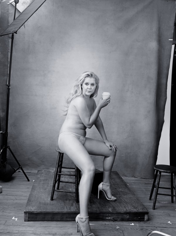 der italienische Reifenhersteller Pirelli in London die 43. Ausgabe des legendären Pirelli Kalenders 2016 mit  Amy Schumer