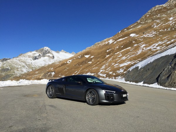 Audi R8 V10plus Furkapass 2015