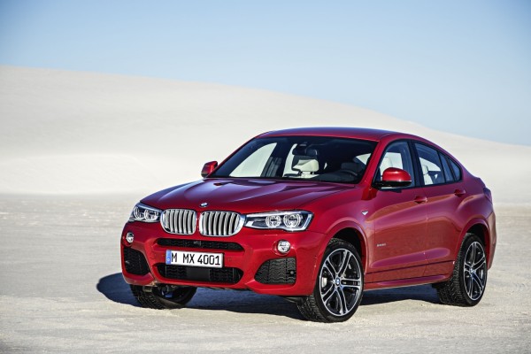 BMW X4 28i im Test, in der Salzwüste, seitliche Frontansicht