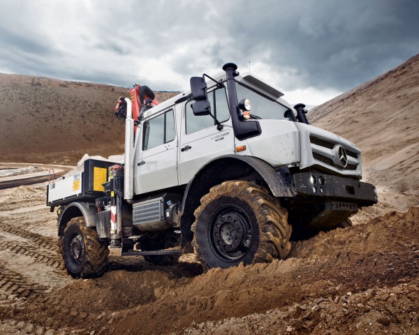 Mercedes_Unimog 2015 Geräteträger