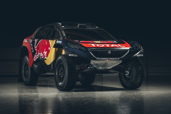 Peugeot hat den 2008 DKR für die Rallye Dakar 2016 grundlegend überarbeitet. Er ist jetzt breiter, schneller, flacher und stärker.