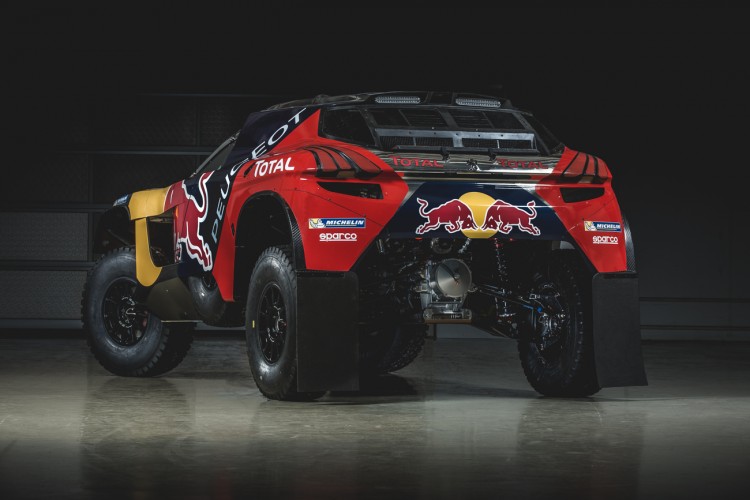 Peugeot hat den 2008 DKR für die Rallye Dakar 2016 grundlegend überarbeitet. Er ist jetzt breiter, schneller, flacher und stärker.