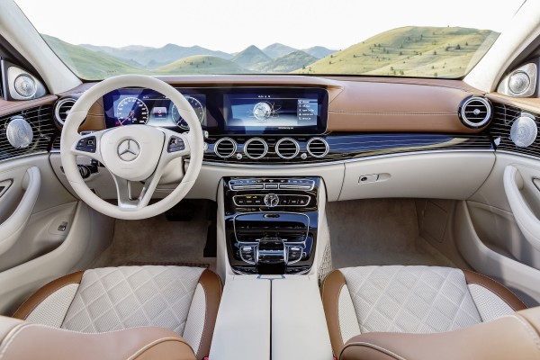 4x4Schweiz-News: die neue Mercedes-Benz E-Klasse  (W 213) 2016, E 400 4MATIC, Interieur sattelbraun/macciato Interior saddle brown/macciato