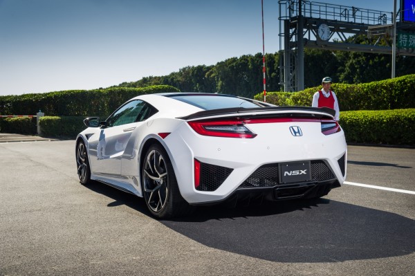 4x4Schweiz-Fahrbericht: Erste Fahrt im Honda NSX 2016, startklar auf der Honda Rennstrecke , Heckansicht