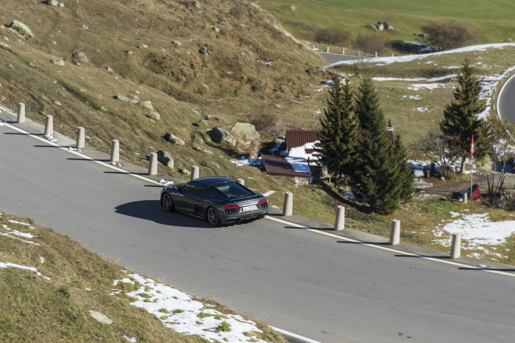 4x4Schweiz-Fahrbericht: Mit dem AUDI R8 V10 PLUS, dem Hochleistungs-Sportwagen in Andermatt, Oberalp, Gotthardpass.