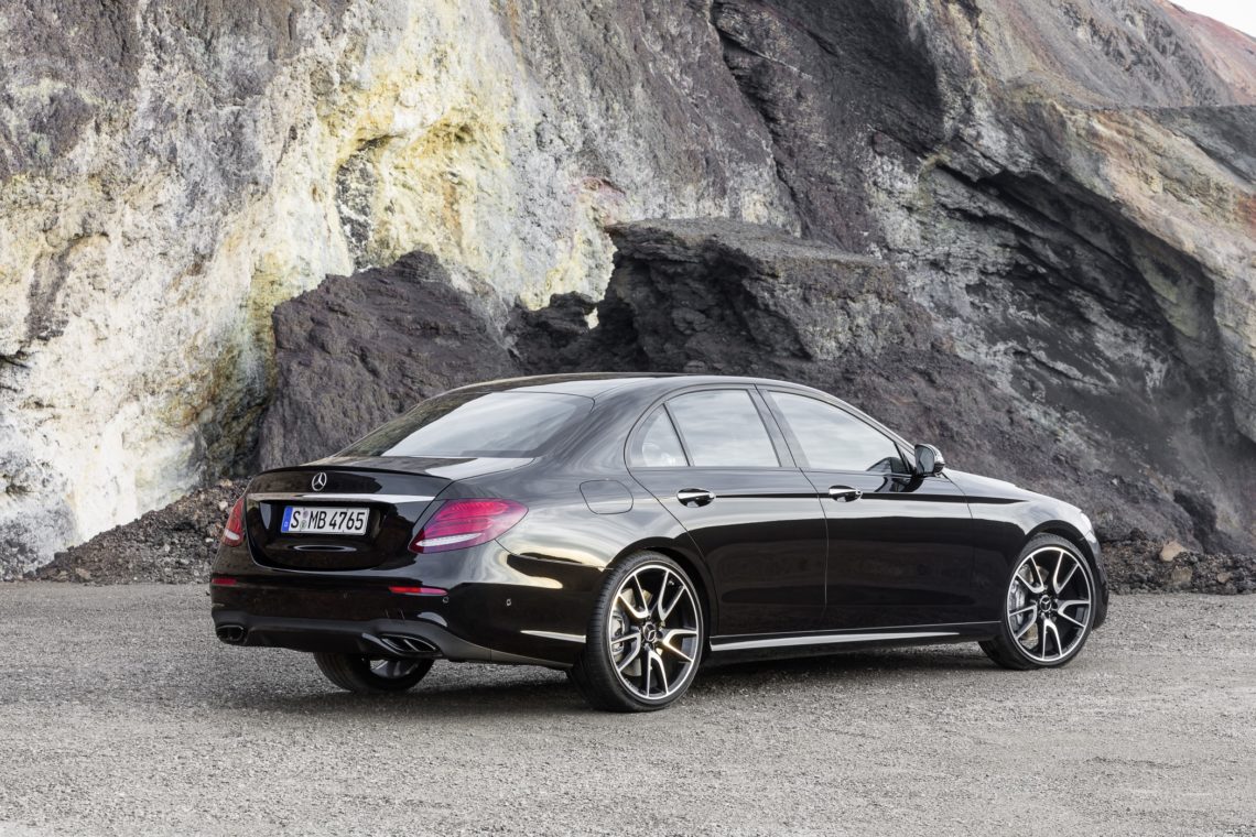 4x4Schweiz-News: Mercedes legt eine Sportversion der E-Klasse auf: Mercedes-AMG E 43 4Matic, Heckansicht