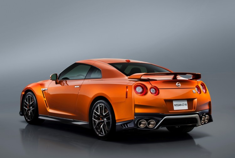 4x4Schweiz-News: Supersportwagen Nissan GT-R jetzt mit 570 PS, Heckansicht