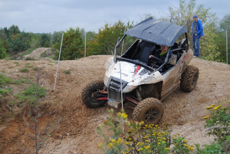 4x4Schweiz-Report: Dank Side-by-Side Rallye für Einsteiger. Rallye-Veranstalter Rainer Autenrieth und 4x4-Experte Eugen Eble haben sich eine Alternative zum teuren Rallyesport überlegt.