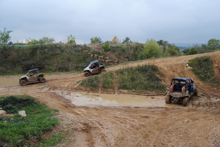 4x4Schweiz-Report: Dank Side-by-Side Rallye für Einsteiger. Rallye-Veranstalter Rainer Autenrieth und 4x4-Experte Eugen Eble haben sich eine Alternative zum teuren Rallyesport überlegt.