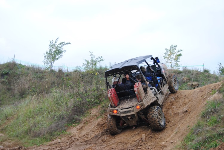 4x4Schweiz-Report: Dank Side-by-Side Rallye für Einsteiger. Rallye-Veranstalter Rainer Autenrieth und 4x4-Experte Eugen Eble haben sich eine Alternative zum teuren Rallyesport überlegt.