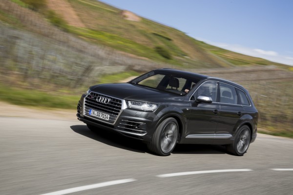 4x4Schweiz-News: AudiSQ7 TDI - der stärkste Diesel SUV der Welt - Kurvenfahrt