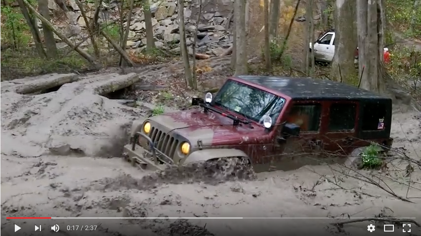 4x4Schweiz-Videos: Jeep Wrangler JK im Schlammloch versenkt