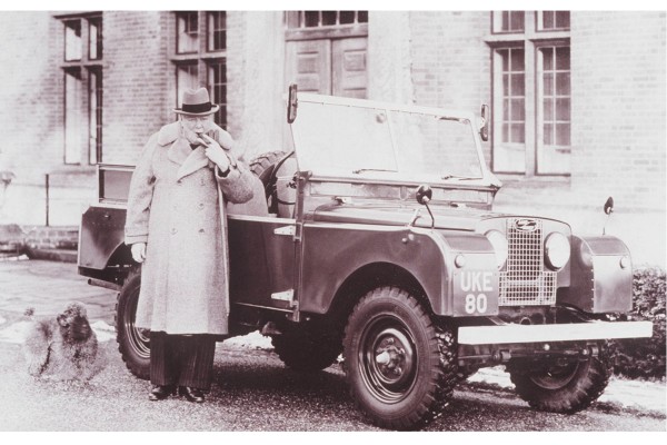 Winston Churchill vor dem Land Rover Series I