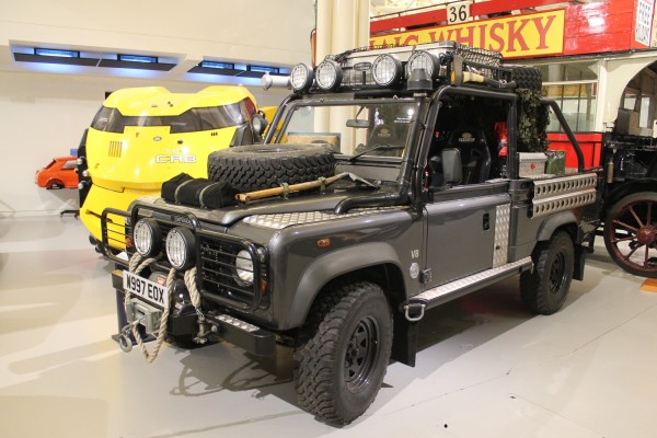 Land Rover Defender 110 High Capacity Pick-up, Filmauto Tomb Raider 2001