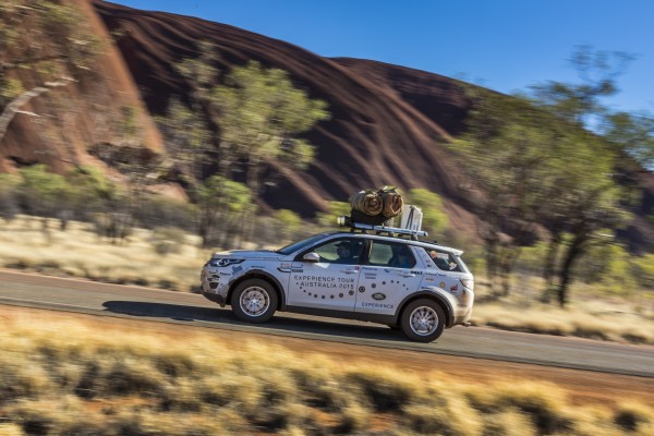 Land Rover Experience geht einen Schritt weiter und ist häufig sogar jenseits der offiziellen Schotterstrecken unterwegs.