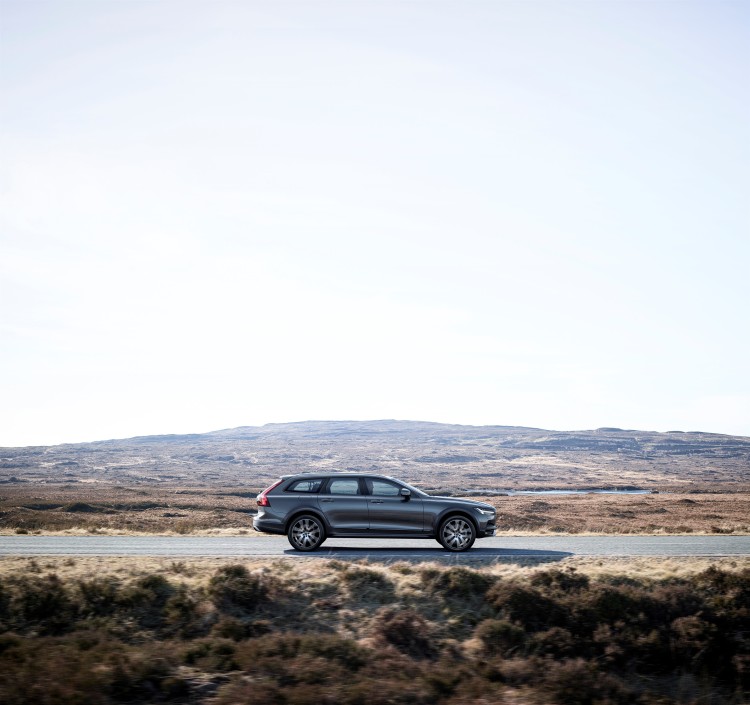 New Volvo V90 Cross Country Driving