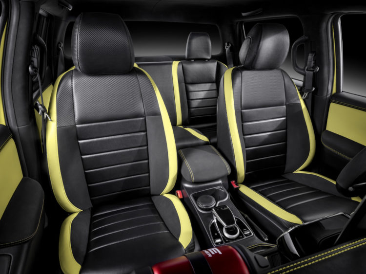  Mercedes-Benz Concept X-CLASS powerful adventurer – Interior, Mix of glossy black nappa leather and carbon-style black embossed leather surfaces, Highlights in colour of exterior paint finish (lemonax metallic);