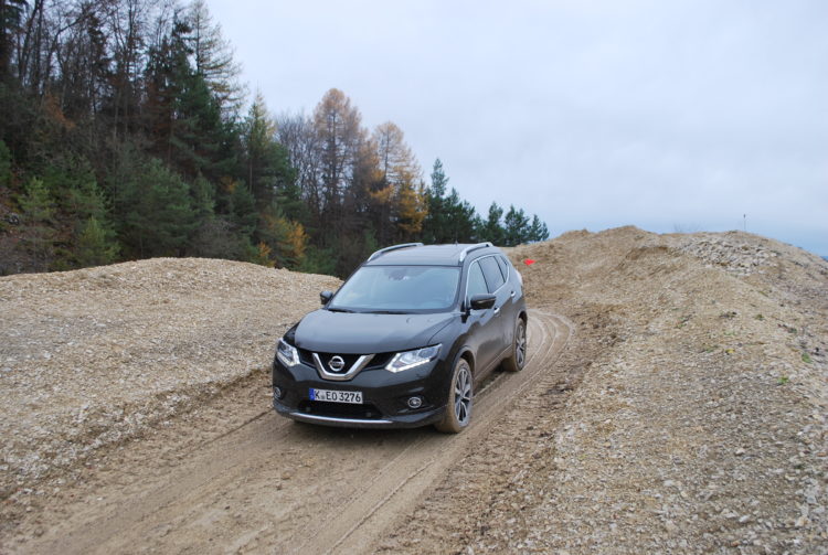 4x4Schweiz-Action: Nissan X-Trail 2.0 dCi mit 4x4, Dieselmotor und Automatikgetriebe im Extremtest