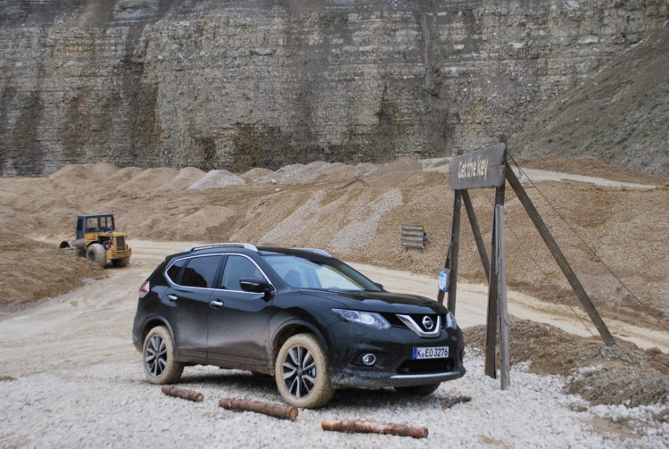 4x4Schweiz-Action: Nissan X-Trail 2.0 dCi mit 4x4, Dieselmotor und Automatikgetriebe im Extremtest