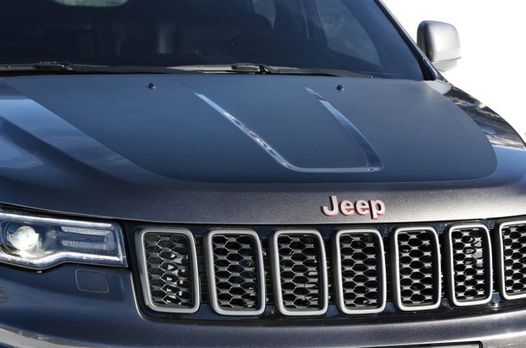 Jeep Grand Cherokee Trailhawk Motorhaube mit mattgrauer Anti-Blend-Folie