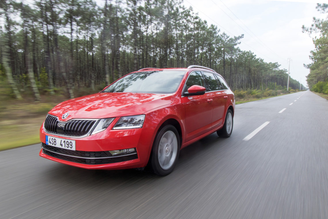 Skoda Octavia Combi in Fahrt