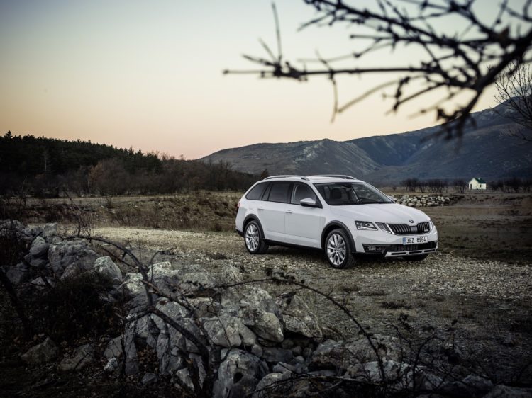 Skoda Octavia Scout 2017 Weiss