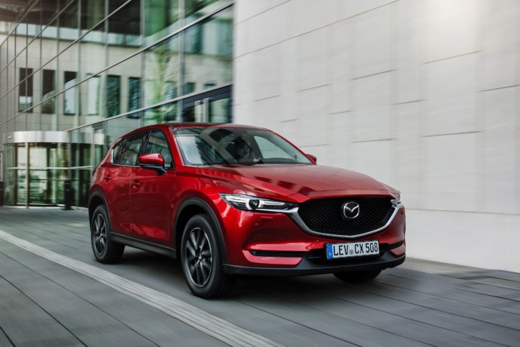 4x4Schweiz-News: der neue Mazda CX-5 (2017) wurde am Autosalon Genf #GIMS präsentiert. Mehrschichtenlackierung, rot, Front