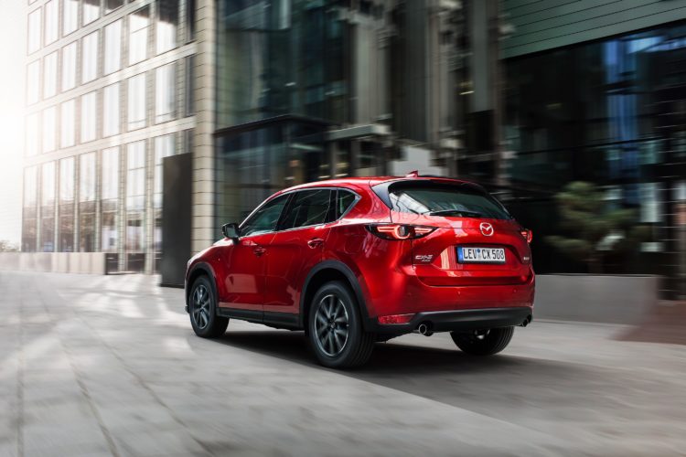 4x4Schweiz-News: der neue Mazda CX-5 (2017) wurde am Autosalon Genf #GIMS präsentiert. Mehrschichtenlackierung, rot, Heck