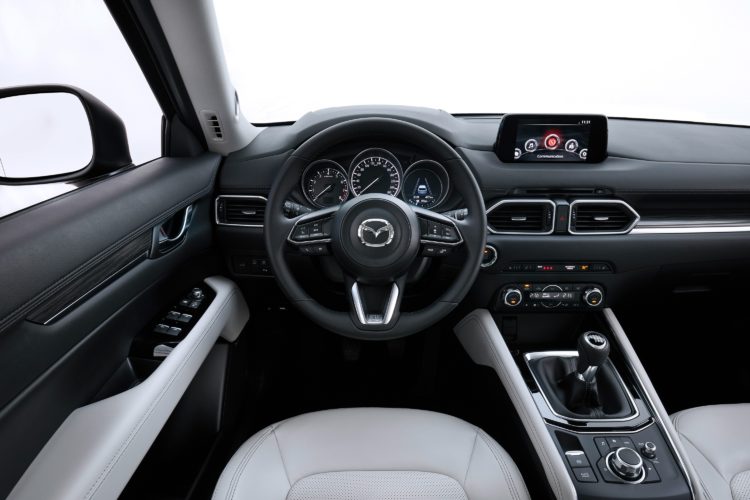 4x4Schweiz-News: der neue Mazda CX-5 (2017) wurde am Autosalon Genf #GIMS präsentiert. Cockpit-Design