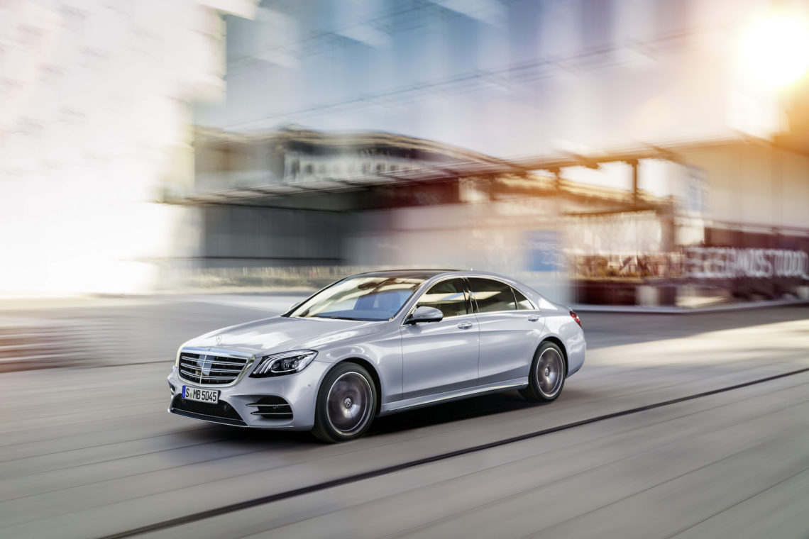 4x4Schweiz-News: Mercedes S-Klasse Facelift feiert in Shanghai Weltpremiere, das Design wurde leicht geschärft, Assistenzsysteme und Motoren grundlegend verbessert.