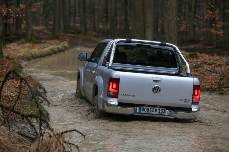 4x4Schweiz-Test: VW Amarok 4Motion V6 Offroad Wasserdurchfahrt