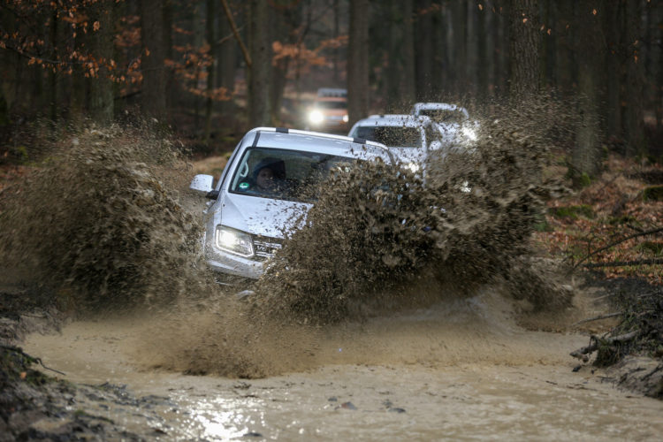 4x4Schweiz-Test: VW Amarok 4Motion V6 Offroad Wasserdurchfahrt