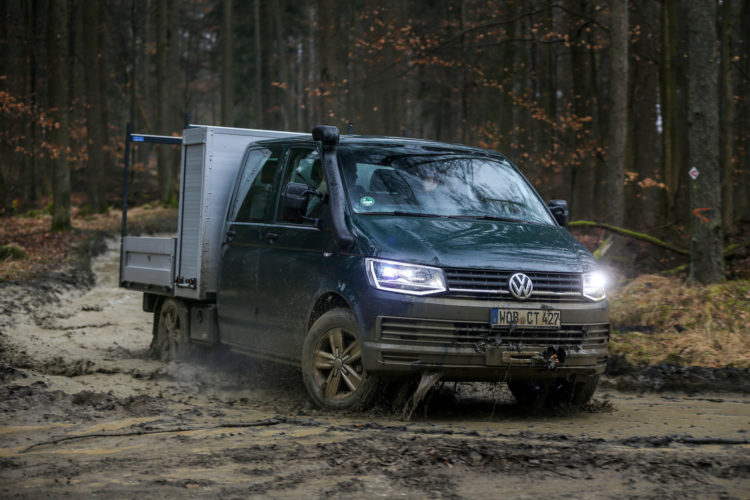 4x4Schweiz-Test: VW T6 4Motion Offroad mit Pritsche aus dem Wasser