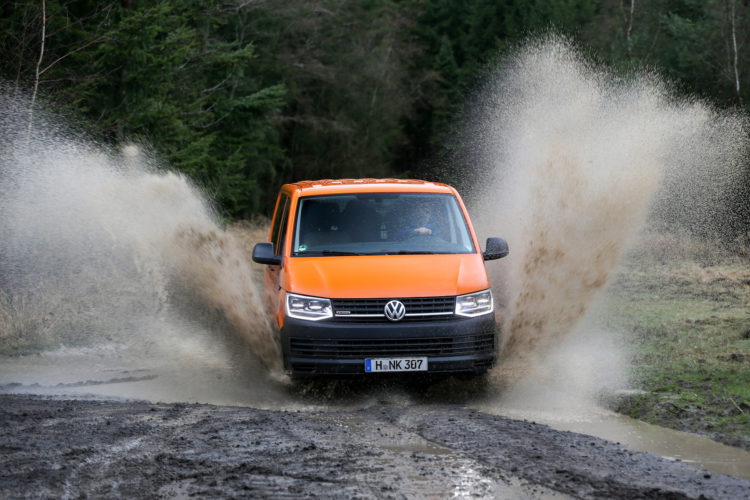 4x4Schweiz-Test: VW T6 Rockton 4Motion Offroad Wasserdurchfahrt